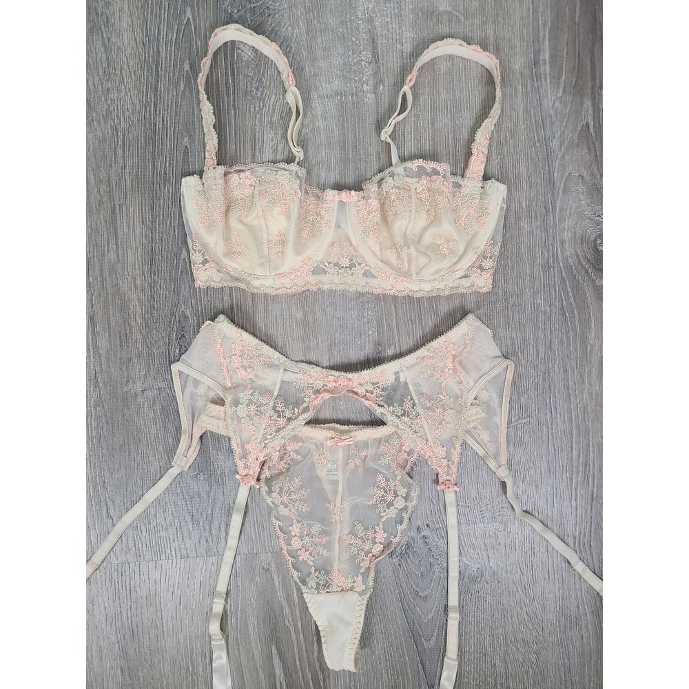 VTG Victoria's Secret S 34C Garter Bra Panties Rosette Ethereal Fairy Nymph Y2K